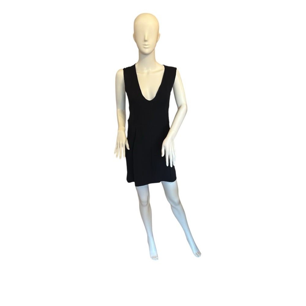 Chic Black V-Neck Sleeveless Dress
